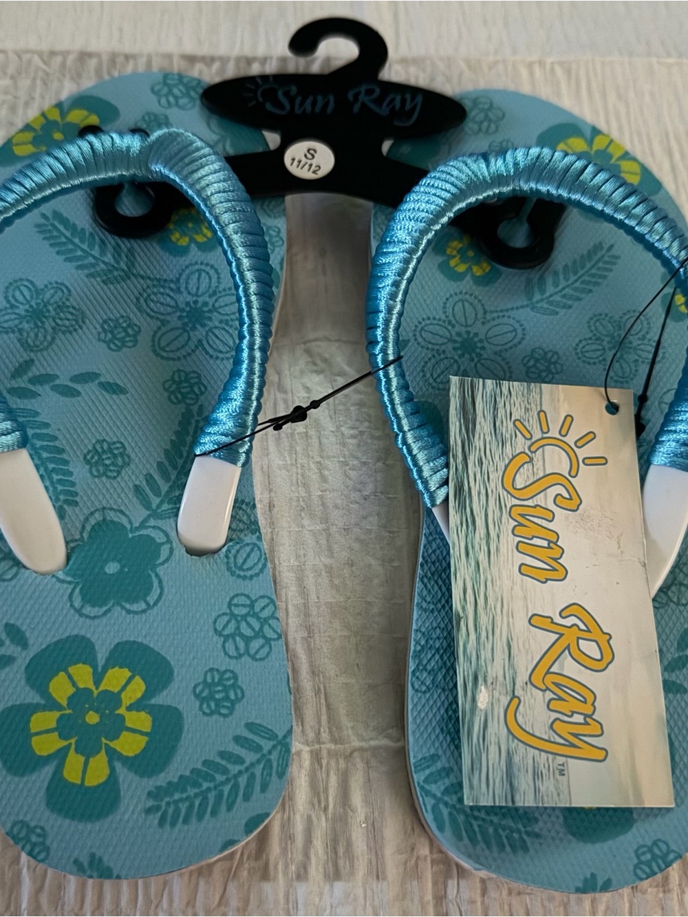 BRAND NWT SUN RAY GIRLS COMFORTABLE FLIP FLOPS SIZE S (11-12)